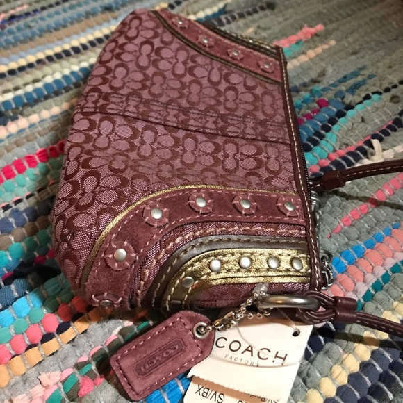 Authentic Coach Wristlet NWT - Picture 2 of 2